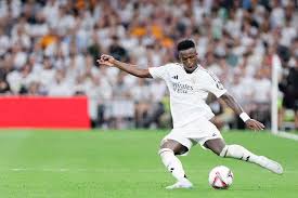 其中莱万凭 其中莱万凭